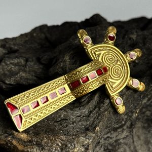 Broche mérovingienne, V.-VI. siècle, réplique