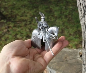 TOURNAMENT KNIGHT ON A HORSE - PEWTER FIGURES{% if kategorie.adresa_nazvy[0] != zbozi.kategorie.nazev %} - PAGAN DECORATIONS{% endif %}