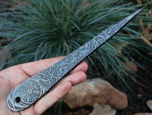 VENGEANCE etched throwing knife with Vegvísir - 1 piece