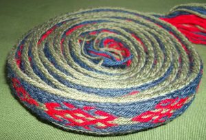 HAND MADE WOVEN BELTS - CEINTURES DÉCORATIVES EN TISSUS{% if kategorie.adresa_nazvy[0] != zbozi.kategorie.nazev %} - COSTUMES, CHAUSSURES{% endif %}