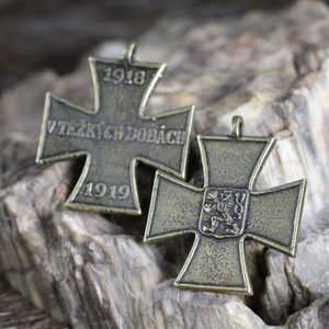 CROIX "EN TEMPS DIFFICILES" 1918-1919, REPRODUCTION, LAITON - TOUS LES PENDENTIFS, NOTRE PRODUCTION{% if kategorie.adresa_nazvy[0] != zbozi.kategorie.nazev %} - BIJOUTERIE{% endif %}