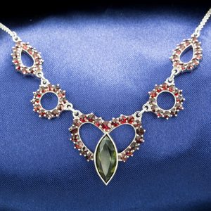 WARTA, SILVER NECKLACE, MOLDAVITE, GARNET - MOLDAVITES, CZECH{% if kategorie.adresa_nazvy[0] != zbozi.kategorie.nazev %} - SILVER JEWELLERY{% endif %}