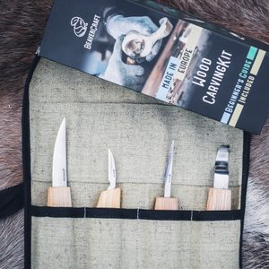 SET OF 4 KNIVES IN TOOL ROLL S09 - CISEAUX À SCULPTER FORGÉS{% if kategorie.adresa_nazvy[0] != zbozi.kategorie.nazev %} - BUSHCRAFT, RECONSTITUTION, ACCESSOIRE{% endif %}