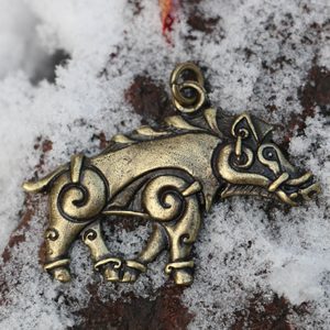 COLLACH - CELTIC BOAR PENDANT, ZINC, ANTIQUE BRASS - ALL PENDANTS, OUR PRODUCTION{% if kategorie.adresa_nazvy[0] != zbozi.kategorie.nazev %} - JEWELLERY - BRONZE, ZINC{% endif %}