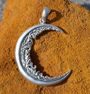 OAK MOON SILVER PENDANT, AG 925 - PENDANTS{% if kategorie.adresa_nazvy[0] != zbozi.kategorie.nazev %} - SILVER JEWELLERY{% endif %}