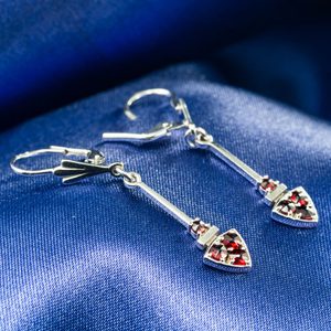 SAGITTA, EARRINGS, GARNET, SILVER - GARNET JEWELRY - CZECH MADE{% if kategorie.adresa_nazvy[0] != zbozi.kategorie.nazev %} - SILVER JEWELLERY{% endif %}