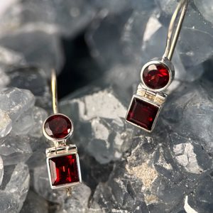 CASTELLIS, boucles d'oreilles en argent, grenat, Ag 925/1000