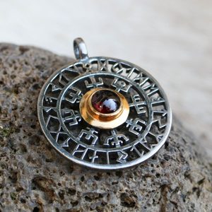 VEGVISIR, RUNES, PENDANT, SILVER, GARNET - PENDENTIFS{% if kategorie.adresa_nazvy[0] != zbozi.kategorie.nazev %} - BIJOUX EN ARGENT{% endif %}