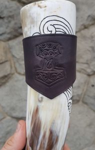 HORN HOLDER - THOR'S HAMMER, LEATHER - CORNES À BOIRE{% if kategorie.adresa_nazvy[0] != zbozi.kategorie.nazev %} - CORNES{% endif %}