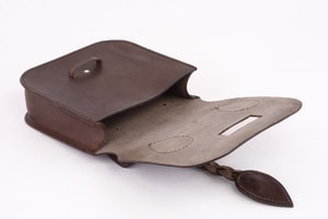 VARDEN, LEATHER BELT BAG - BAGS, SPORRANS{% if kategorie.adresa_nazvy[0] != zbozi.kategorie.nazev %} - LEATHER PRODUCTS{% endif %}