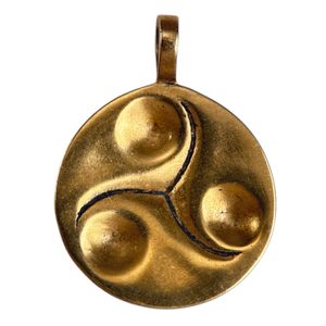 CELTIC TRISKELE, pendant, bronze