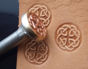 CELTIC KNOT, LEDER STEMPEL - PRÄGESTEMPEL{% if kategorie.adresa_nazvy[0] != zbozi.kategorie.nazev %} - LEDERPRODUKTE{% endif %}