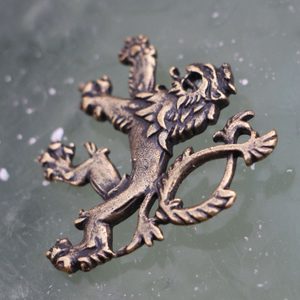 HERALDIC TWO-TAILED LION, PENDANT, BRASS PLATED - OLD SLAVS{% if kategorie.adresa_nazvy[0] != zbozi.kategorie.nazev %} - BUSHCRAFT, LIVING HISTORY, CRAFTS{% endif %}