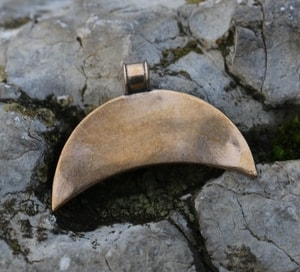LUNULA, bronze pendant
