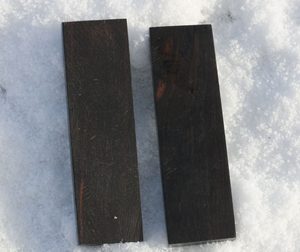 EBONY WOOD SCALES, 35X120X12 MM - MATÉRIEL POUR POIGNÉES DE COUTEAU{% if kategorie.adresa_nazvy[0] != zbozi.kategorie.nazev %} - BUSHCRAFT, RECONSTITUTION, ACCESSOIRE{% endif %}