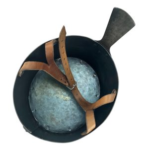 Casque médiéval de croisé avec nasal, 13e siècle