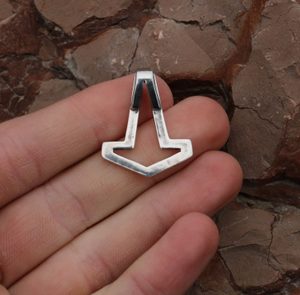 MJÖLLNIR MODERNA, PENDENTIF EN ARGENT - PENDENTIFS{% if kategorie.adresa_nazvy[0] != zbozi.kategorie.nazev %} - BIJOUX EN ARGENT{% endif %}