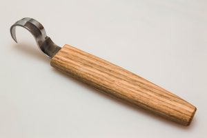 SPOON CARVING KNIFE 25MM SK1OAK HANDLE - FORGED CARVING CHISELS{% if kategorie.adresa_nazvy[0] != zbozi.kategorie.nazev %} - BUSHCRAFT, LIVING HISTORY, CRAFTS{% endif %}