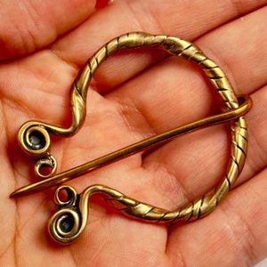 FIBULE MÉDIÉVALE EN BRONZE