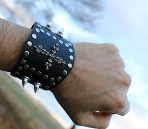 ROCKER, LEATHER BRACELET IX - WRISTBANDS{% if kategorie.adresa_nazvy[0] != zbozi.kategorie.nazev %} - LEATHER PRODUCTS{% endif %}