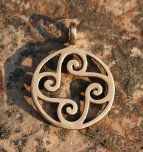 ORNAMENTAL SWASTIKA, BRONZE PENDANT - PENDENTIFS, COLLIERS{% if kategorie.adresa_nazvy[0] != zbozi.kategorie.nazev %} - BIJOUTERIE{% endif %}