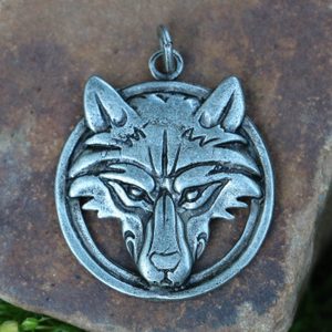 WOLF - TÊTE DE LOUP DANS L'ANNEAU, AMULETTE ZINC - TOUS LES PENDENTIFS, NOTRE PRODUCTION{% if kategorie.adresa_nazvy[0] != zbozi.kategorie.nazev %} - BIJOUTERIE{% endif %}