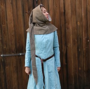 MEDIEVAL WOMEN'S CLOTHING - plain woman 2nd half of the 14th century