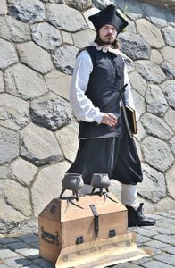 L'Alchimiste, Edward Kelley, costume