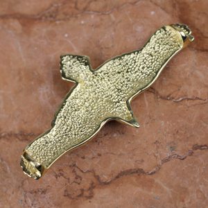 FLYING CROW PENDANT, GOLD PLATED - INSPIRATION CELTIQUE{% if kategorie.adresa_nazvy[0] != zbozi.kategorie.nazev %} - BIJOUTERIE{% endif %}