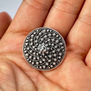 Pendentif de bouclier de protection, Birka, Suède