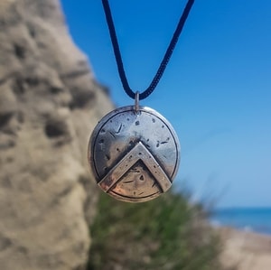Bouclier Spartiate, pendentif en argent