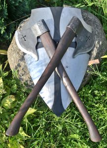 MEDIEVAL BATTLE SET - AXES AND A SHIELD - HALLEBARDES, HACHES, MASSES{% if kategorie.adresa_nazvy[0] != zbozi.kategorie.nazev %} - ARMURERIE: LES ARMES{% endif %}