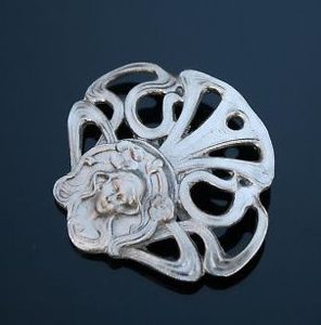 WOMEN, ART NOUVEAU BROOCH, tin