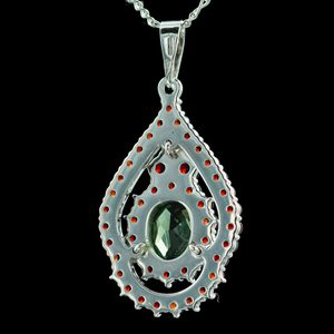 ISIDORA, SILVER PENDANT, MOLDAVITE, GARNET - MOLDAVITES, CZECH{% if kategorie.adresa_nazvy[0] != zbozi.kategorie.nazev %} - SILVER JEWELLERY{% endif %}