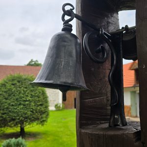 CLOCHE - Grande cloche en fer forgé