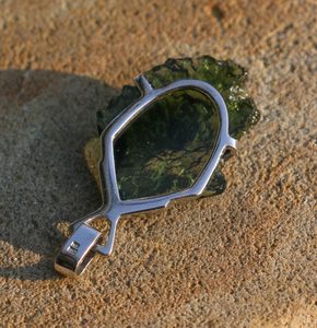 LORENA, MOLDAVITE, SILVER PENDANT - MOLDAVITES, CZECH{% if kategorie.adresa_nazvy[0] != zbozi.kategorie.nazev %} - SILVER JEWELLERY{% endif %}