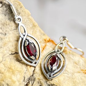 MAIA earrings, silver and garnet