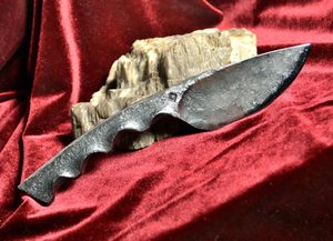 FORGED FULL METAL KNIFE - COUTEAUX ET ENTRETIEN{% if kategorie.adresa_nazvy[0] != zbozi.kategorie.nazev %} - ARMURERIE: LES ARMES{% endif %}