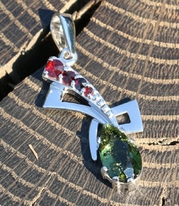 PERSEA, SILVER PENDANT, MOLDAVITE, GARNET - MOLDAVITES, CZECH{% if kategorie.adresa_nazvy[0] != zbozi.kategorie.nazev %} - SILVER JEWELLERY{% endif %}