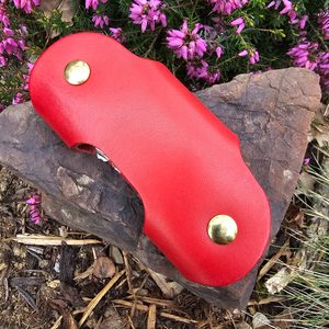 Leather key ring with screws, red