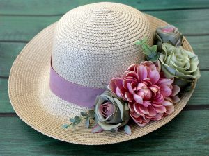 Ladies summer hat to decorate