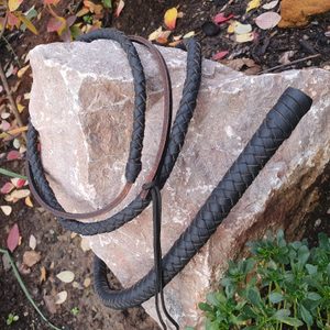 BRAIDED LEATHER COW WHIP, BLACK - KEYCHAINS, WHIPS, OTHER{% if kategorie.adresa_nazvy[0] != zbozi.kategorie.nazev %} - LEATHER PRODUCTS{% endif %}