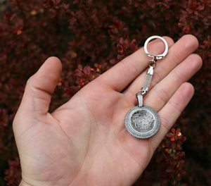 TRIGLAV SLAVIC GOD, KEYCHAIN, ZINC - SCHLÜSSELANHÄNGER{% if kategorie.adresa_nazvy[0] != zbozi.kategorie.nazev %} - SCHMUCKSTÜCKE{% endif %}