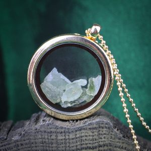 MOLDAVITE STEEL FLOATING LOCKET, GOLD COL. - MOLDAVITES, CZECH{% if kategorie.adresa_nazvy[0] != zbozi.kategorie.nazev %} - SILVER JEWELLERY{% endif %}