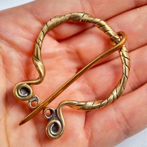 FIBULE MÉDIÉVALE EN BRONZE