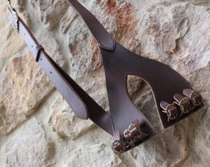 RAPIER SWORD HANGER, LEATHER - SWORD ACCESSORIES, SCABBARDS{% if kategorie.adresa_nazvy[0] != zbozi.kategorie.nazev %} - WEAPONS - SWORDS, AXES, KNIVES{% endif %}