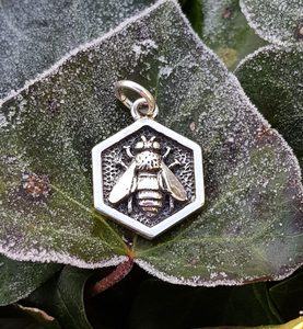 ABEILLE, PENDENTIF EN ARGENT - PENDENTIFS{% if kategorie.adresa_nazvy[0] != zbozi.kategorie.nazev %} - BIJOUX EN ARGENT{% endif %}