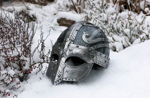 SLEIPNIR, UN LUXUEUX CASQUE VIKING - CASQUES VIKINGS ET À NASALE{% if kategorie.adresa_nazvy[0] != zbozi.kategorie.nazev %} - ARMURES ET BOUCLIERS{% endif %}