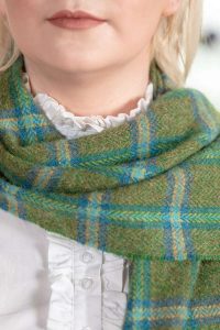 FOREST CHECK SCARF, FOXFORD, IRELAND - WOLLDECKEN UND SCHALS AUS IRLAND{% if kategorie.adresa_nazvy[0] != zbozi.kategorie.nazev %} - WOLLPRODUKTE{% endif %}