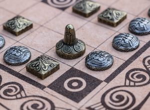 FIDCHELL, a Celtic board game version CÚ CHULAINN with a leather board